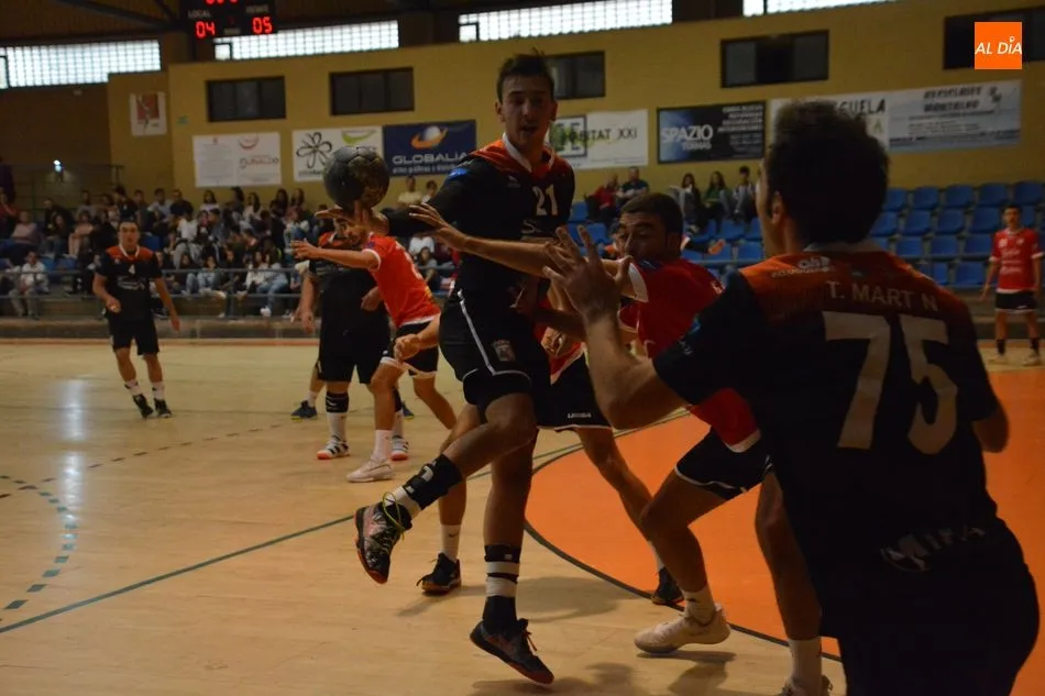 Foto 7 - El BM Salamanca empieza la Liga ganando al Jovellanos (26-23)