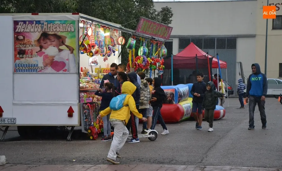 Foto 2 - La lluvia no frena ni los espect&aacute;culos ni el seguimiento de la Feria del Caballo  