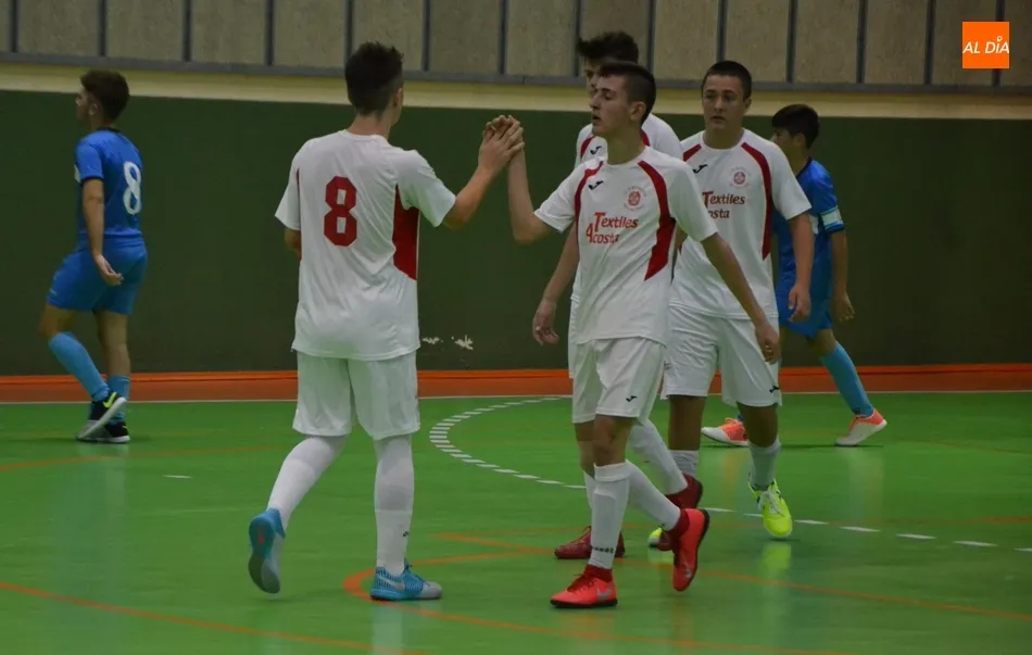 Foto 9 - El Benjam&iacute;n A del III Columnas acusa los nervios en el hist&oacute;rico estreno de la Liga Provincial...