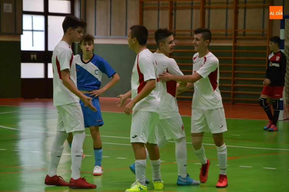Foto 7 - El Benjam&iacute;n A del III Columnas acusa los nervios en el hist&oacute;rico estreno de la Liga Provincial...