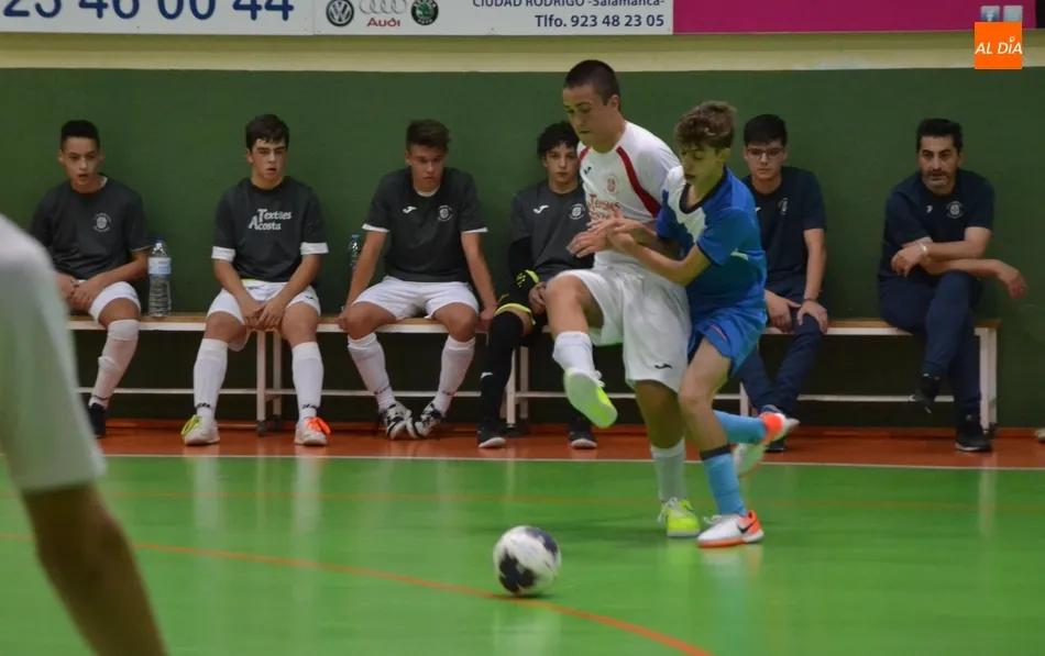 Foto 6 - El Benjam&iacute;n A del III Columnas acusa los nervios en el hist&oacute;rico estreno de la Liga Provincial...