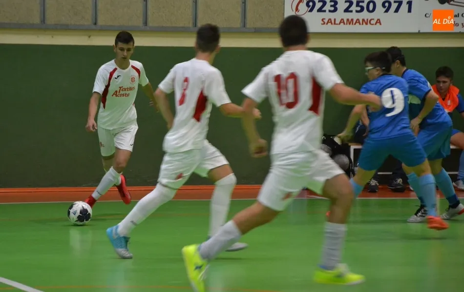 Foto 5 - El Benjam&iacute;n A del III Columnas acusa los nervios en el hist&oacute;rico estreno de la Liga Provincial...