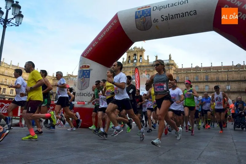 Salida de la carrera desde la Plaza Mayor / Lydia González