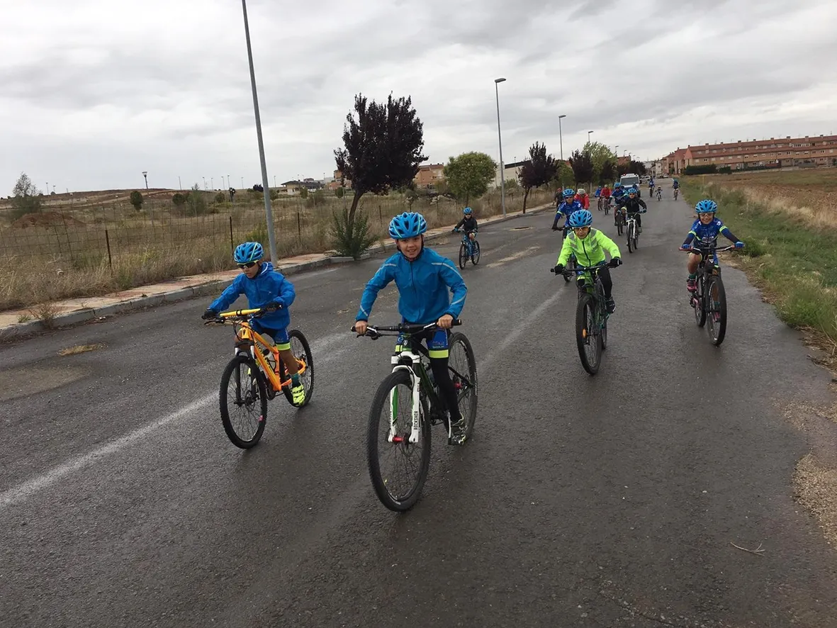 Foto 4 - Concluye la Semana de la Movilidad en Carbajosa con una ruta en bicicleta por la V&iacute;a Verde