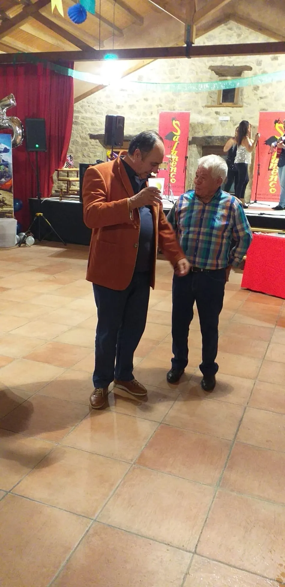 Foto 3 - Jes&uacute;s Barros celebra su jubilaci&oacute;n en Cip&eacute;rez rodeado de familiares y amigos  