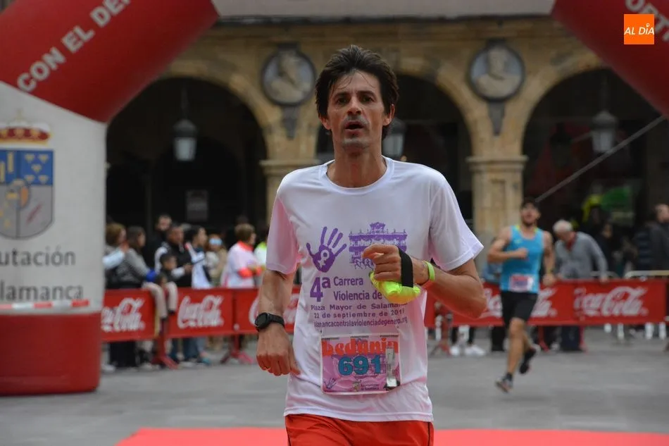 Foto 5 - Salamanca se suma un a&ntilde;o m&aacute;s a la lucha contra la violencia de g&eacute;nero con la Carrera Popular...