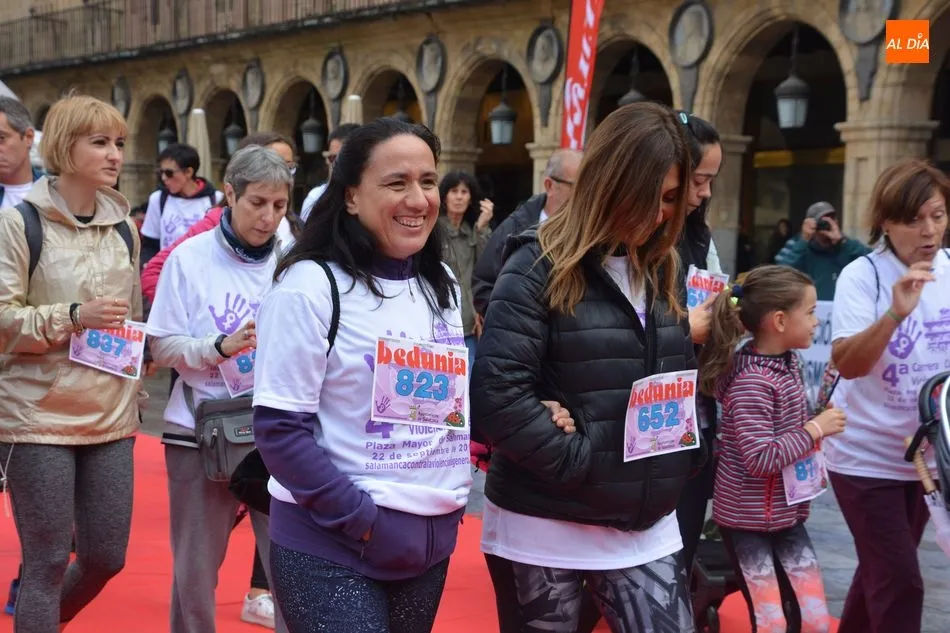 Foto 6 - Multitudinaria marcha participativa en la Carrera Popular Contra la Violencia de G&eacute;nero