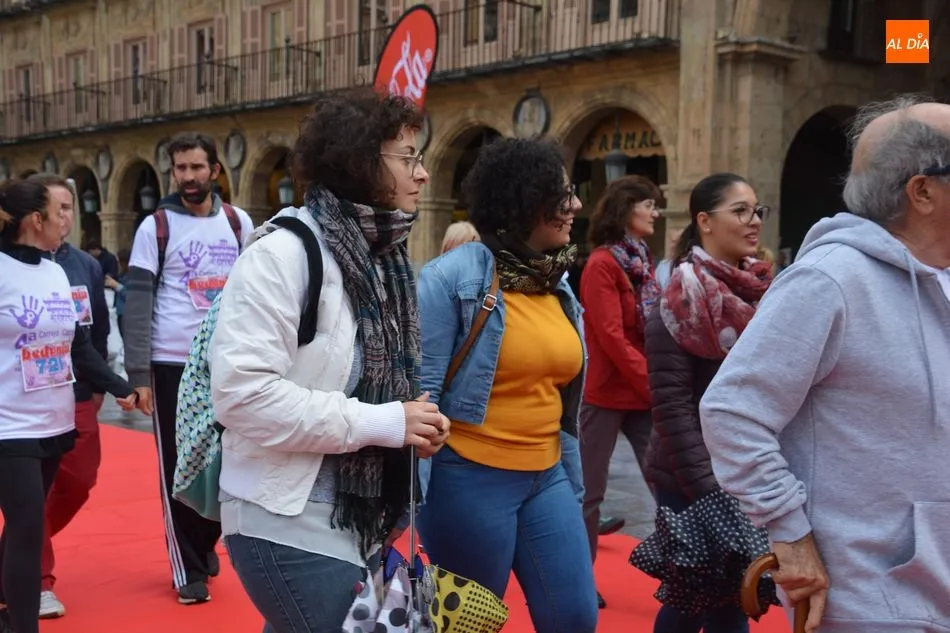 Foto 3 - Multitudinaria marcha participativa en la Carrera Popular Contra la Violencia de G&eacute;nero