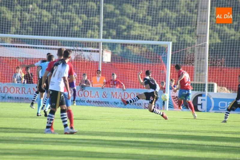 Foto 4 - Unionistas conf&iacute;a y lucha hasta el final para acabar empatando ante el Calahorra (1-1)