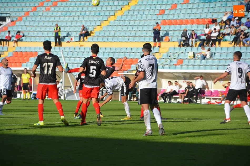 Foto 10 - El Salamanca UDS sigue de resaca y se la vuelve a pegar contra el Logro&ntilde;&eacute;s (0-2)
