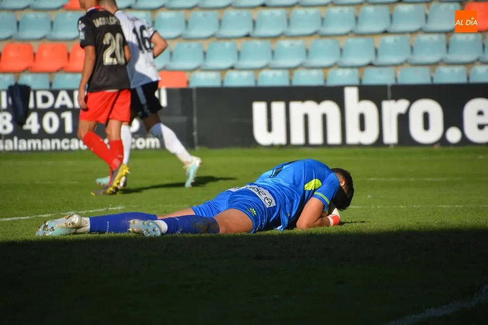 Foto 9 - El Salamanca UDS sigue de resaca y se la vuelve a pegar contra el Logro&ntilde;&eacute;s (0-2)
