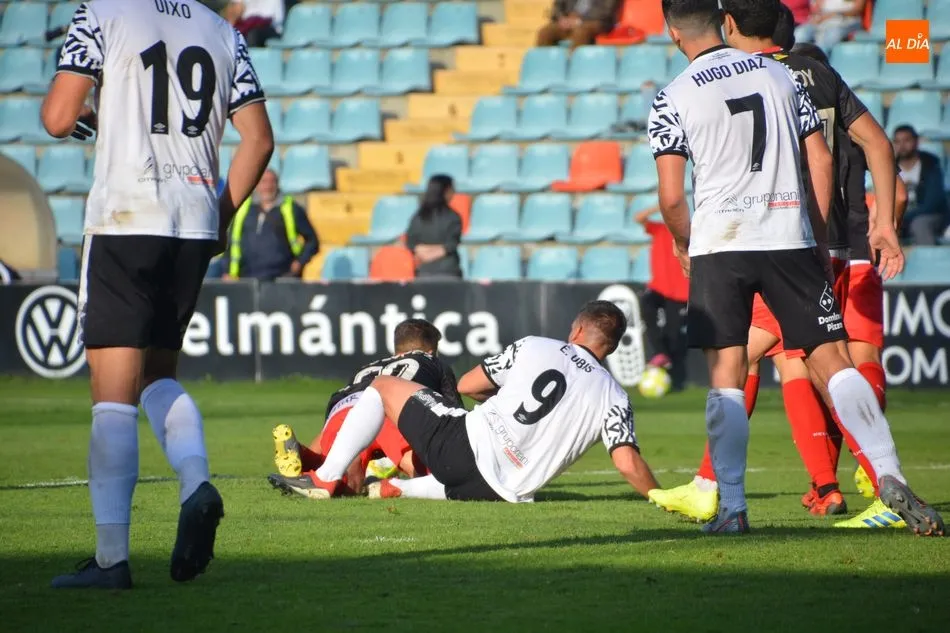 Foto 6 - El Salamanca UDS sigue de resaca y se la vuelve a pegar contra el Logro&ntilde;&eacute;s (0-2)
