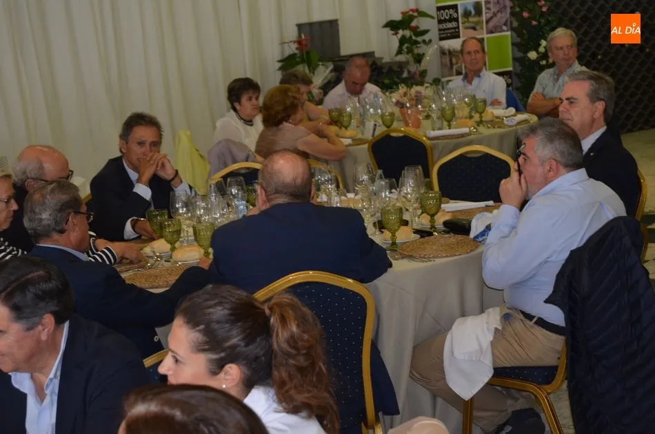 Foto 11 - Alejo Ri&ntilde;ones, emocionado, recibe un homenaje a sus a&ntilde;os como alcalde de B&eacute;jar