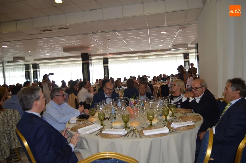 Foto 5 - Alejo Ri&ntilde;ones, emocionado, recibe un homenaje a sus a&ntilde;os como alcalde de B&eacute;jar