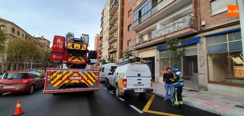 Foto 5 - Alarma en el paseo de Canalejas por el humo provocado por un cortocircuito en un edificio