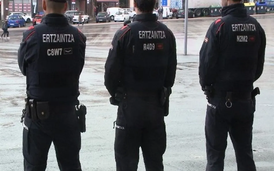 Detenidos tres individuos en Bilbao acusados de violar y retener a una mujer en una vivienda