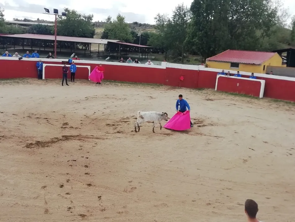 Foto 5 - Pasi&oacute;n Taurina Babilafuente disfruta una jornada de convivencia en la ganader&iacute;a de Pe&ntilde;atella