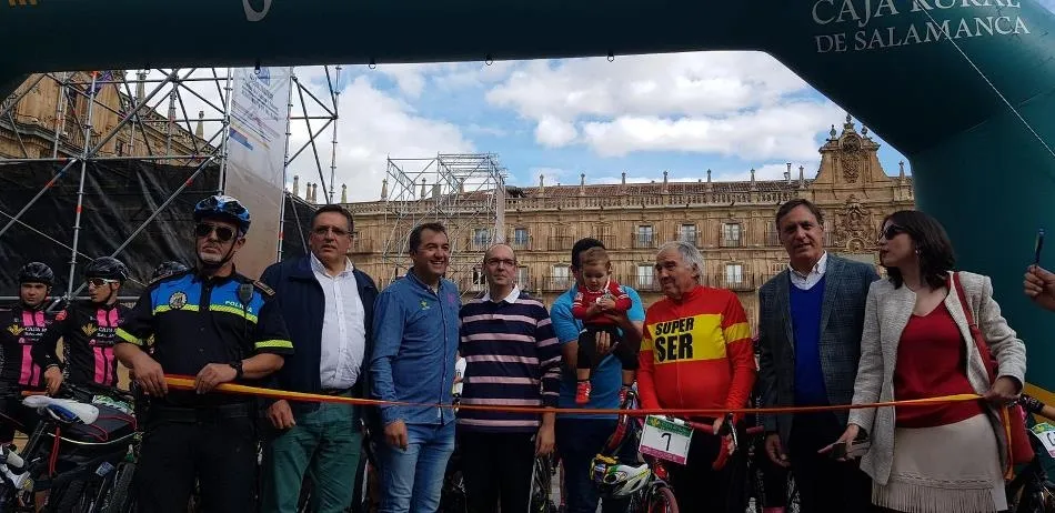 Foto 9 - M&aacute;s de mil de participantes recorrieron Salamanca en el D&iacute;a de la Bici