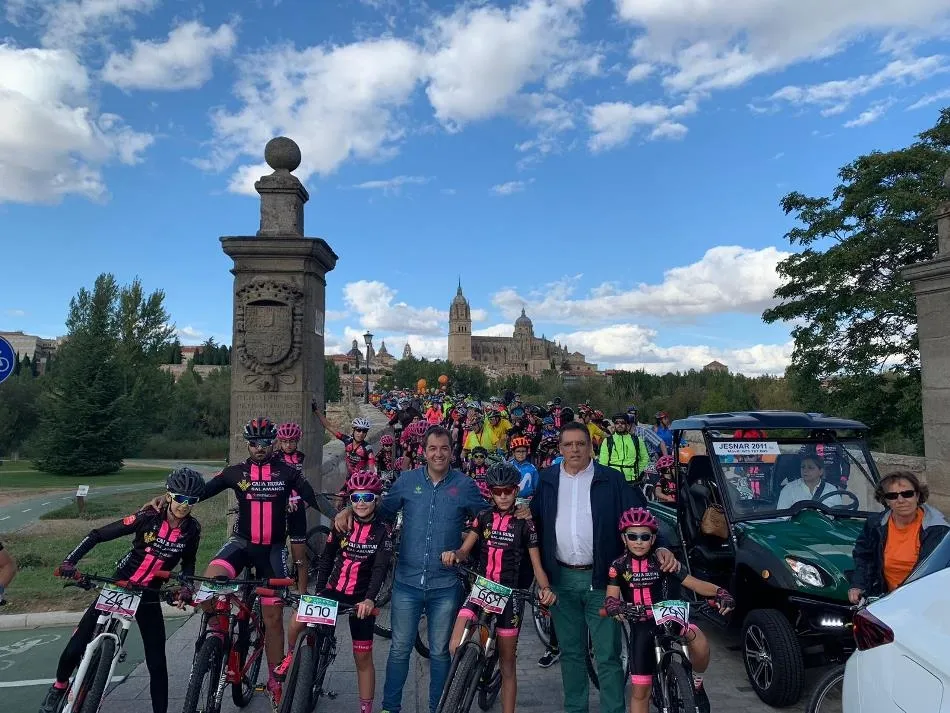 Foto 5 - M&aacute;s de mil de participantes recorrieron Salamanca en el D&iacute;a de la Bici