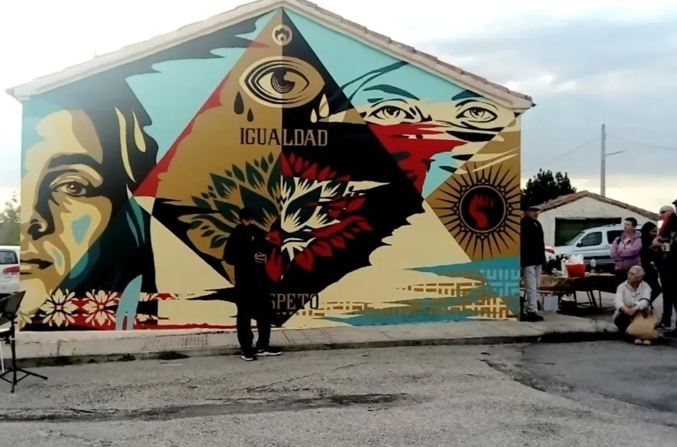 Foto 6 - Villasdardo recuerda la violencia contra las mujeres en un gran mural  