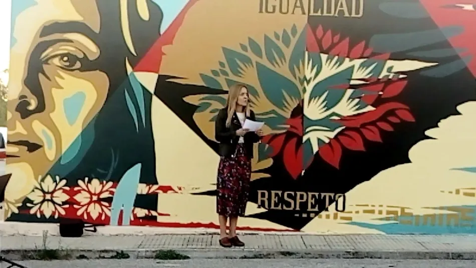 Foto 4 - Villasdardo recuerda la violencia contra las mujeres en un gran mural  