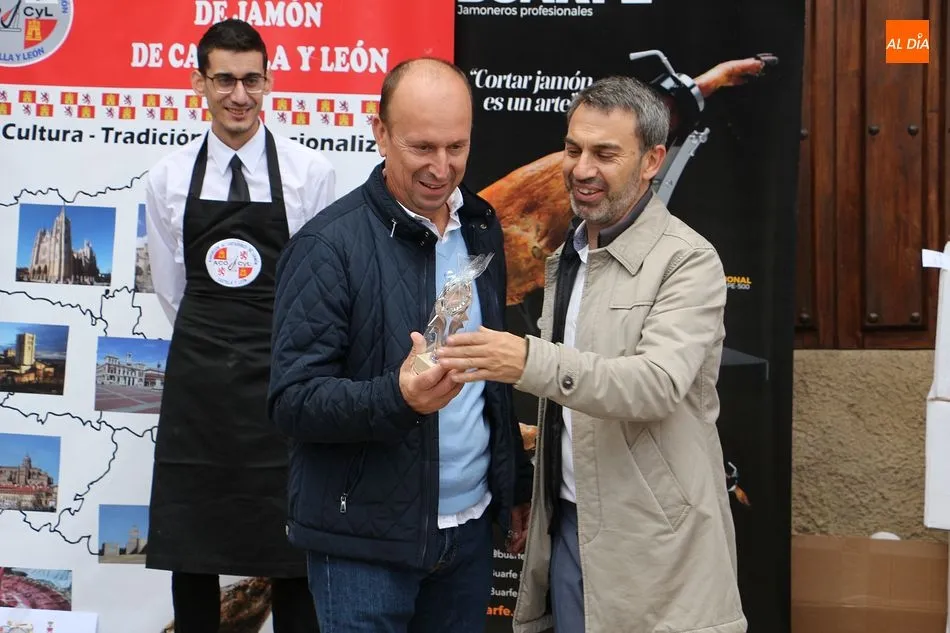 Foto 10 - El IV Concurso de Cortadores de Jam&oacute;n clausura la I Feria Gastron&oacute;mica de la Sierra de Francia