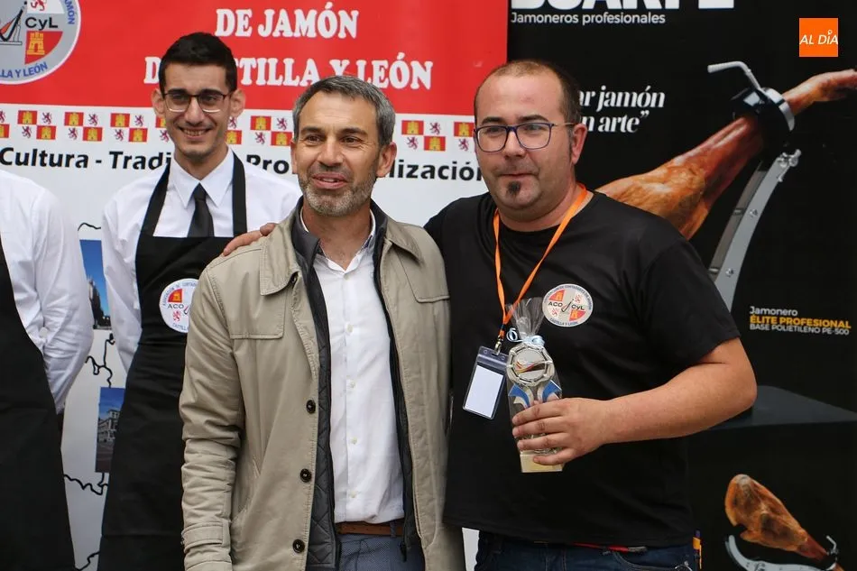 Foto 9 - El IV Concurso de Cortadores de Jam&oacute;n clausura la I Feria Gastron&oacute;mica de la Sierra de Francia