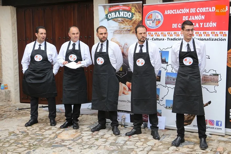 Foto 7 - El IV Concurso de Cortadores de Jam&oacute;n clausura la I Feria Gastron&oacute;mica de la Sierra de Francia