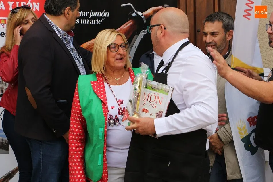 Foto 5 - El IV Concurso de Cortadores de Jam&oacute;n clausura la I Feria Gastron&oacute;mica de la Sierra de Francia
