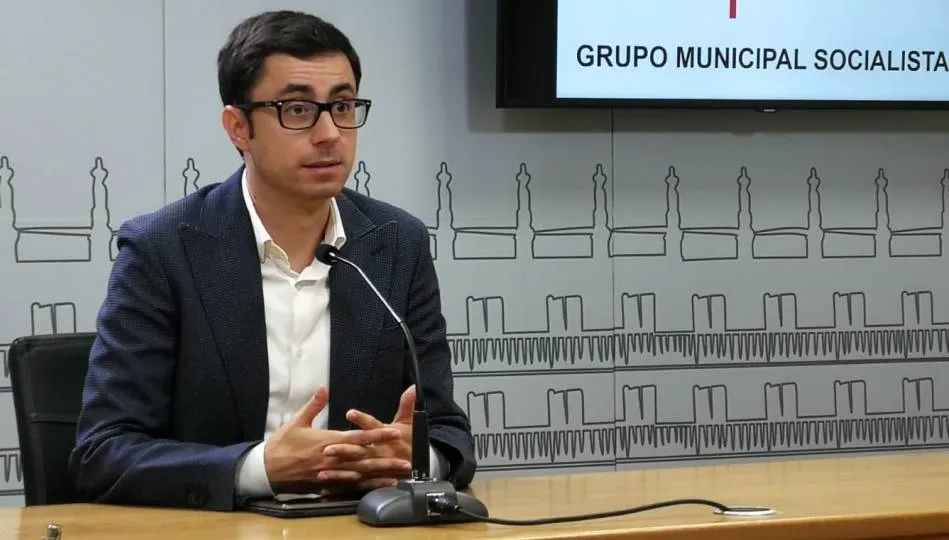 José Luis Mateos, portavoz del Grupo Socialista en el Ayuntamiento de Salamanca, en esta rueda de prensa