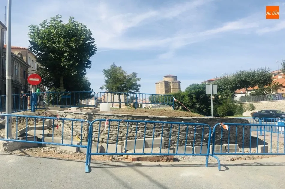 Ensanche de acera en la calle Sol Alta