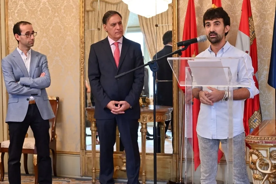 Foto 7 - El alcalde reitera su apuesta por atraer talento y aplaude la incorporaci&oacute;n de dos j&oacute;venes...