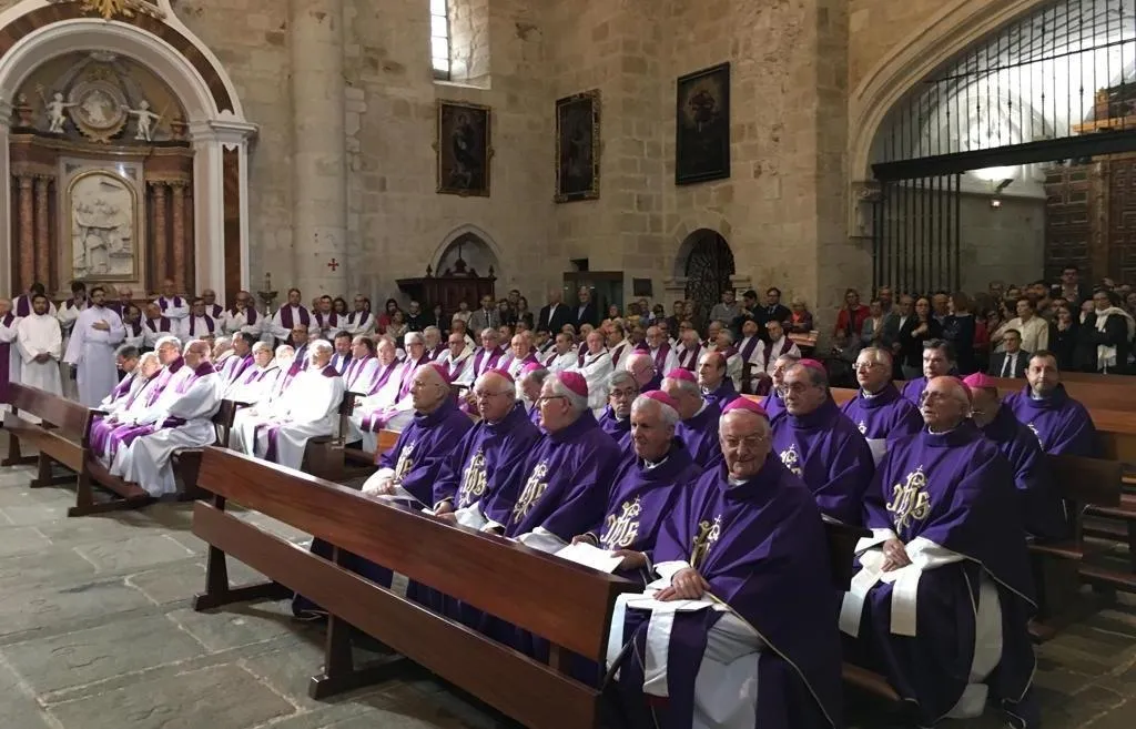 José Sánchez y Jesús García Burillo asisten al funeral del Obispo de Zamora  