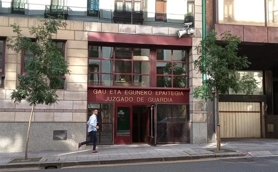 Prisión para dos de los tres acusados de agredir sexualmente y retener a una mujer en una vivienda ...