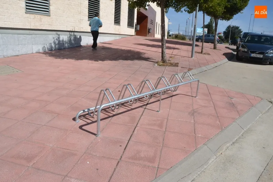 Colocados varios nuevos aparcabicis en distintos puntos de la ciudad  