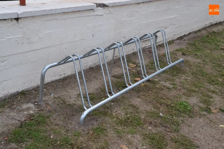 Foto 2 - Colocados varios nuevos aparcabicis en distintos puntos de la ciudad  
