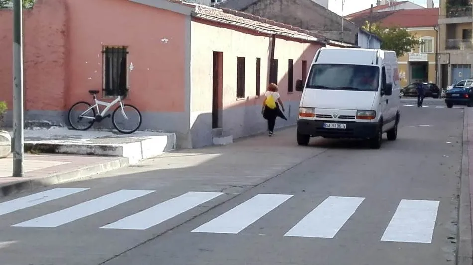Foto 2 - Los vecinos del Camino del Cementerio consiguen un paso de cebra tras a&ntilde;os de reivindicaci&oacute;n  