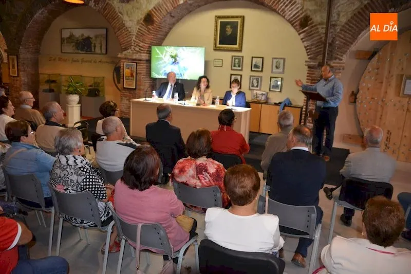 Charla coloquio que ha abierto los actos de la Asociación de Jubilados y Pensionistas Mirat / Lydia González