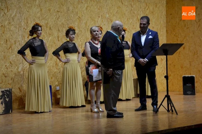 Pregón a cargo de la Casa de Andalucía / Lydia González