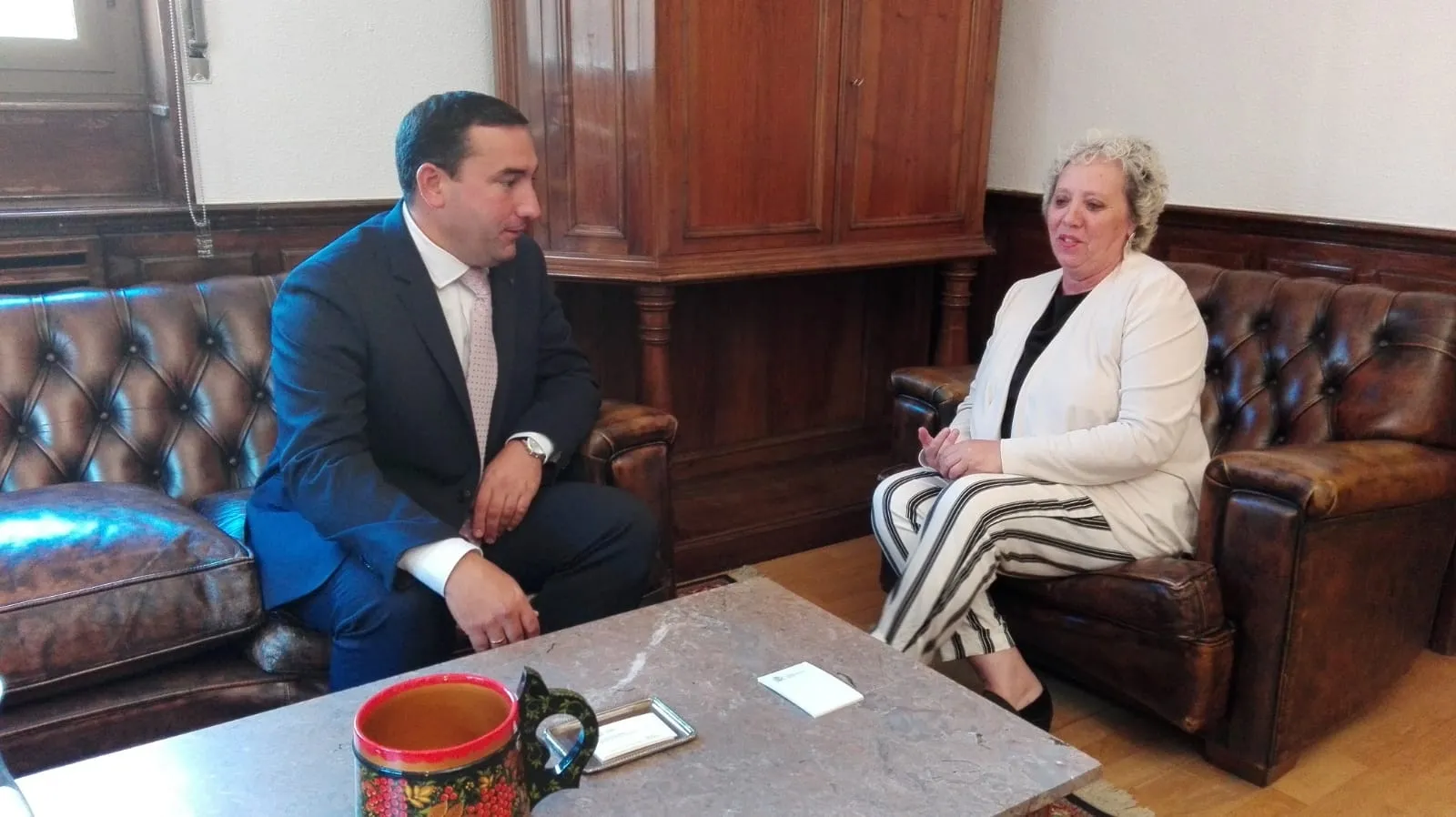 Eloy Ruiz y Encarnación Pérez esta mañana durante su encuentro