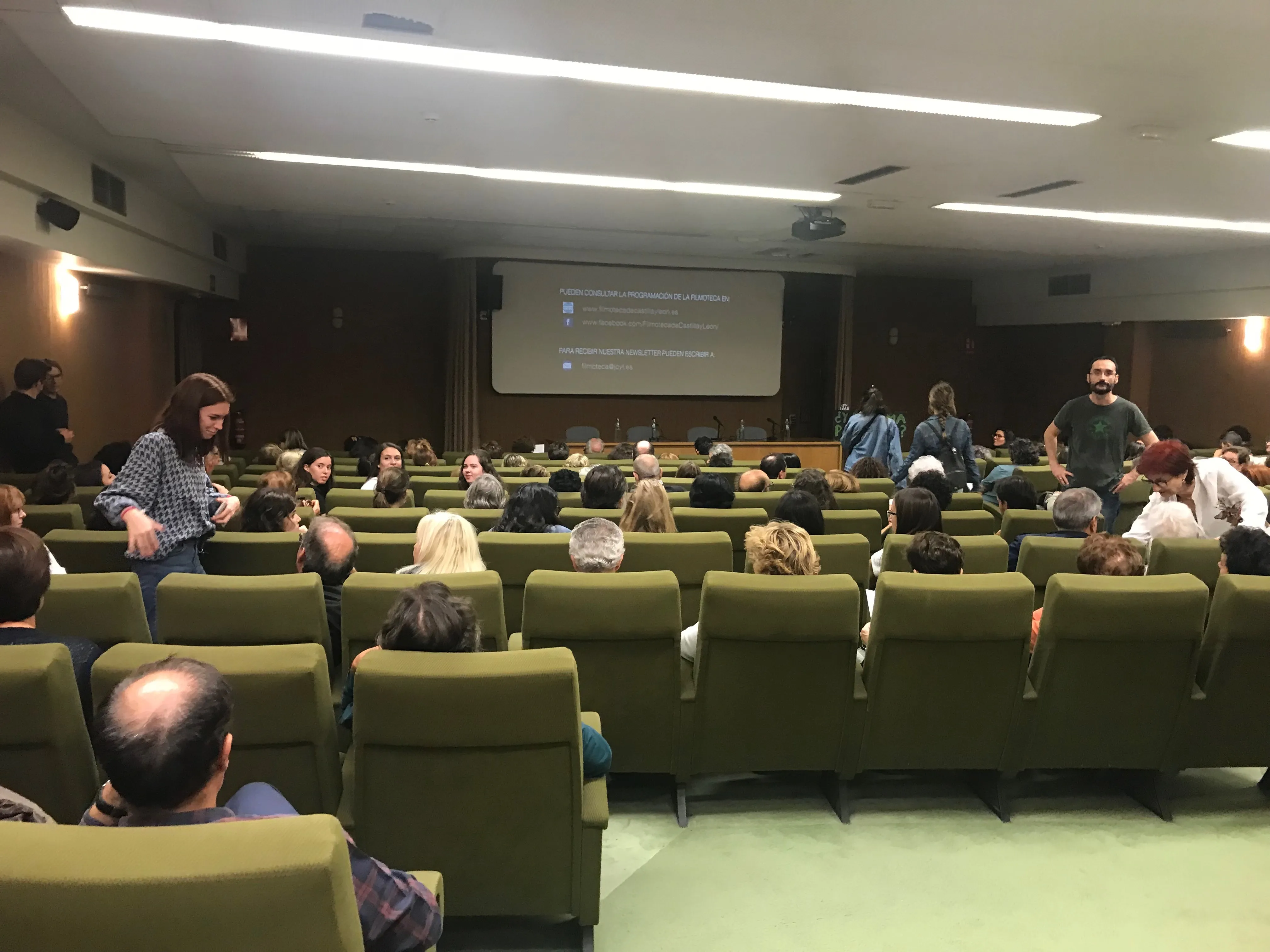 200 personas asisten a la proyección del documental ‘Antes de que sea tarde’