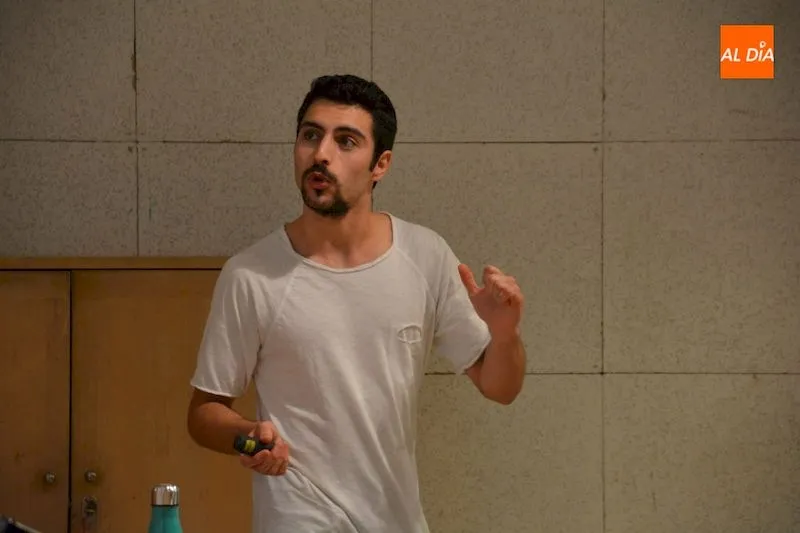 Foto 2 - Iv&aacute;n Mart&iacute;n ofrece una conferencia divulgativa sobre las plantas transg&eacute;nicas  