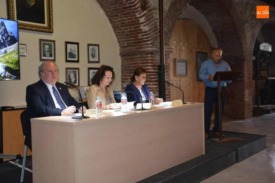 Foto 2 - La semana cultural de los jubilados de Mirat comienza con interesantes charlas  