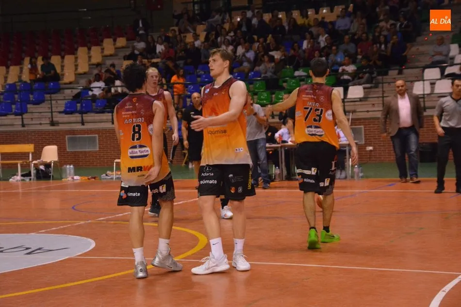 Foto 11 - El Aquimisa Carbajosa levanta la Copa EBA tras derrotar a La Flecha (77-58)
