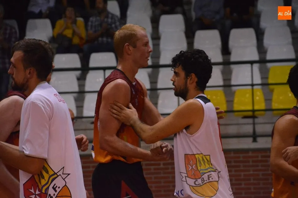 Foto 10 - El Aquimisa Carbajosa levanta la Copa EBA tras derrotar a La Flecha (77-58)