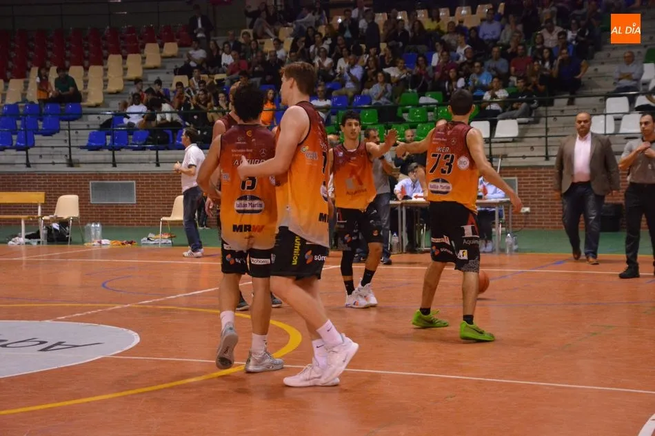 Foto 9 - El Aquimisa Carbajosa levanta la Copa EBA tras derrotar a La Flecha (77-58)