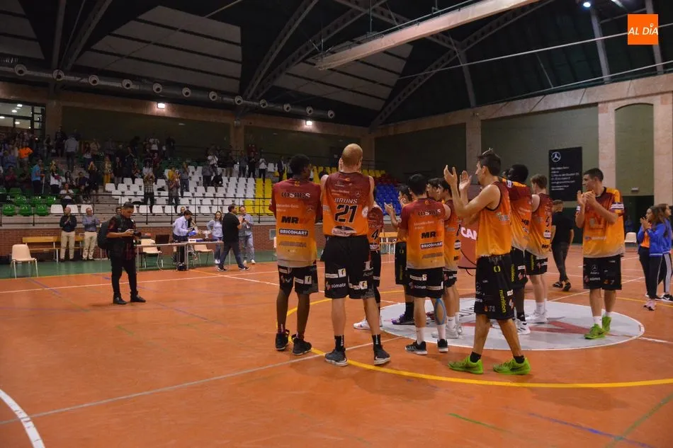 Foto 7 - El Aquimisa Carbajosa levanta la Copa EBA tras derrotar a La Flecha (77-58)