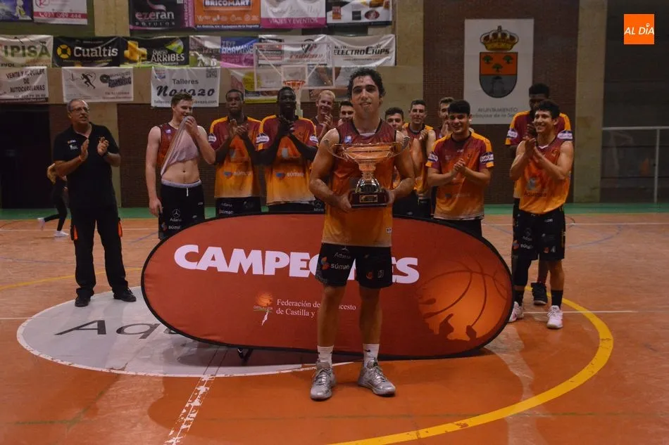 Foto 4 - El Aquimisa Carbajosa levanta la Copa EBA tras derrotar a La Flecha (77-58)