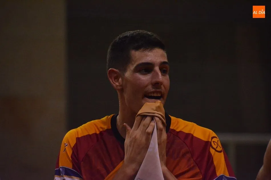 Foto 3 - El Aquimisa Carbajosa levanta la Copa EBA tras derrotar a La Flecha (77-58)