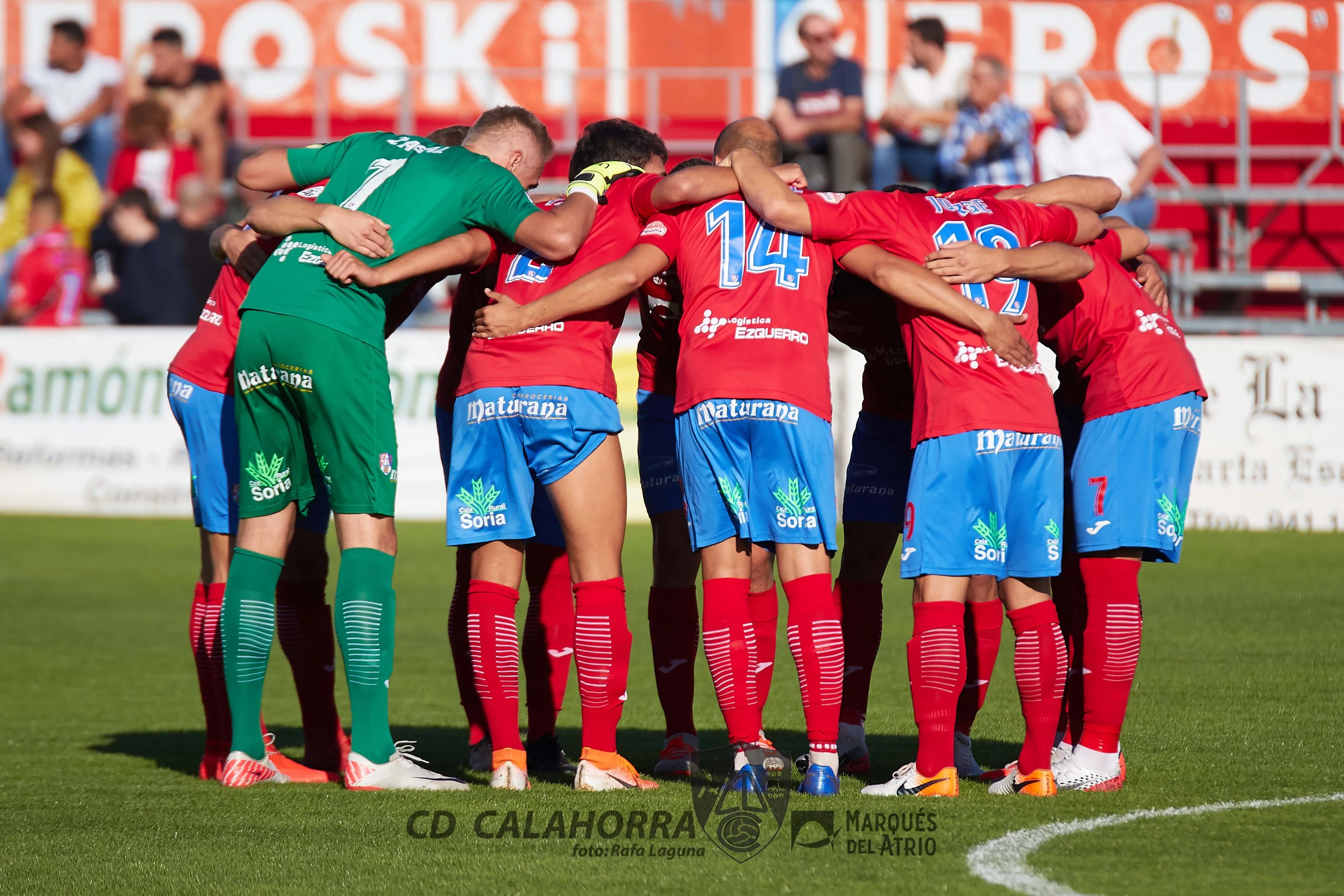 Los jugadores del Calahorra se conjuran antes de un partido / Calahorra CF